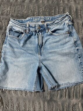 American Eagle Outfitters Light Wash mom jeans Denim Cutoff Shorts Great con